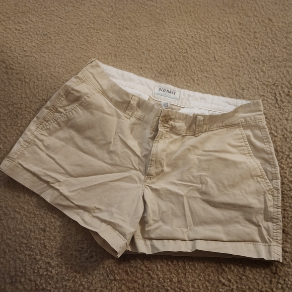 Bundle of 2 twill Old Navy shorts. - Picture 4 of 7